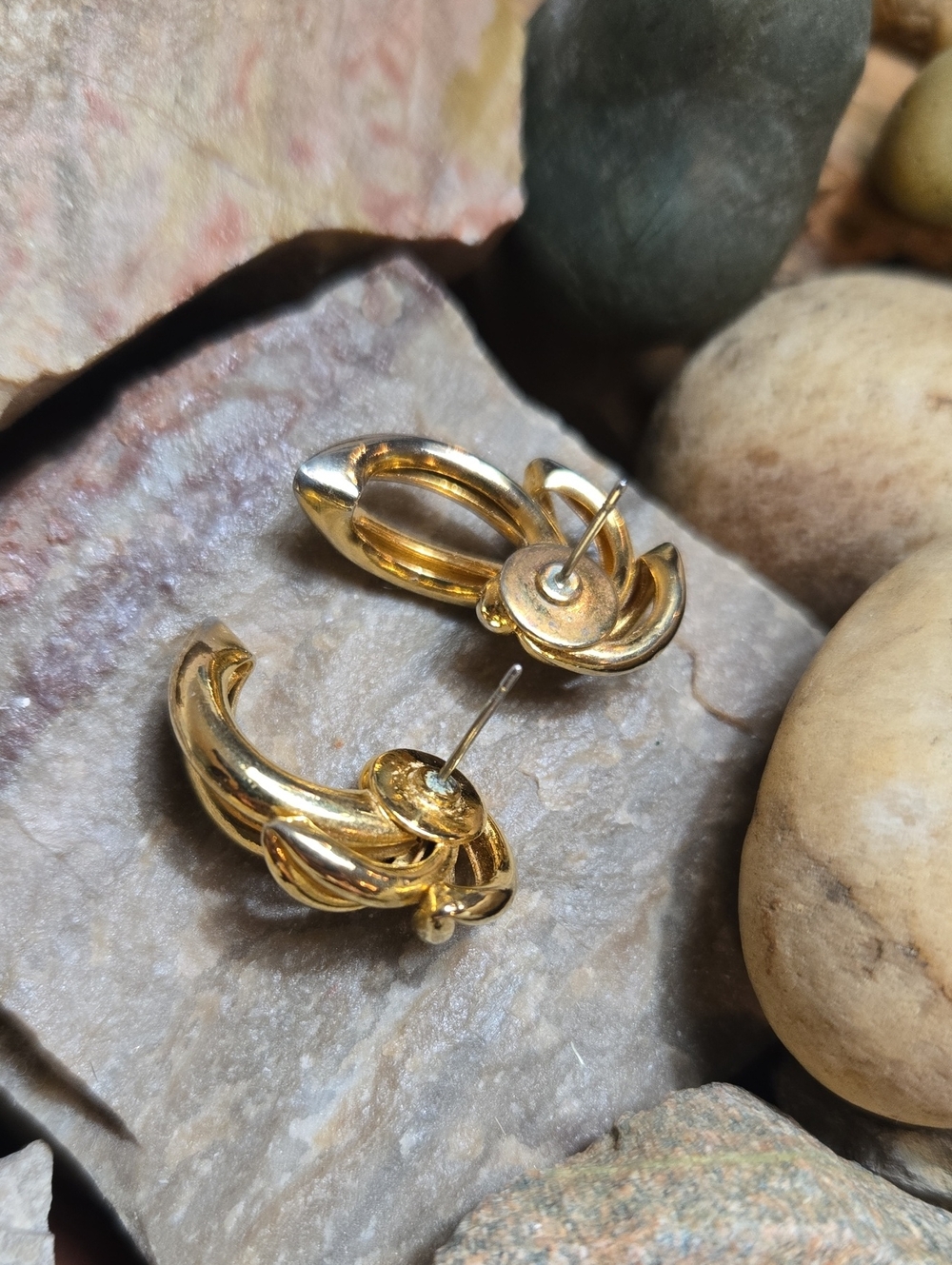 Vtg Gold tone "Shrimp" Cluster Earrings - Picture 5 of 6